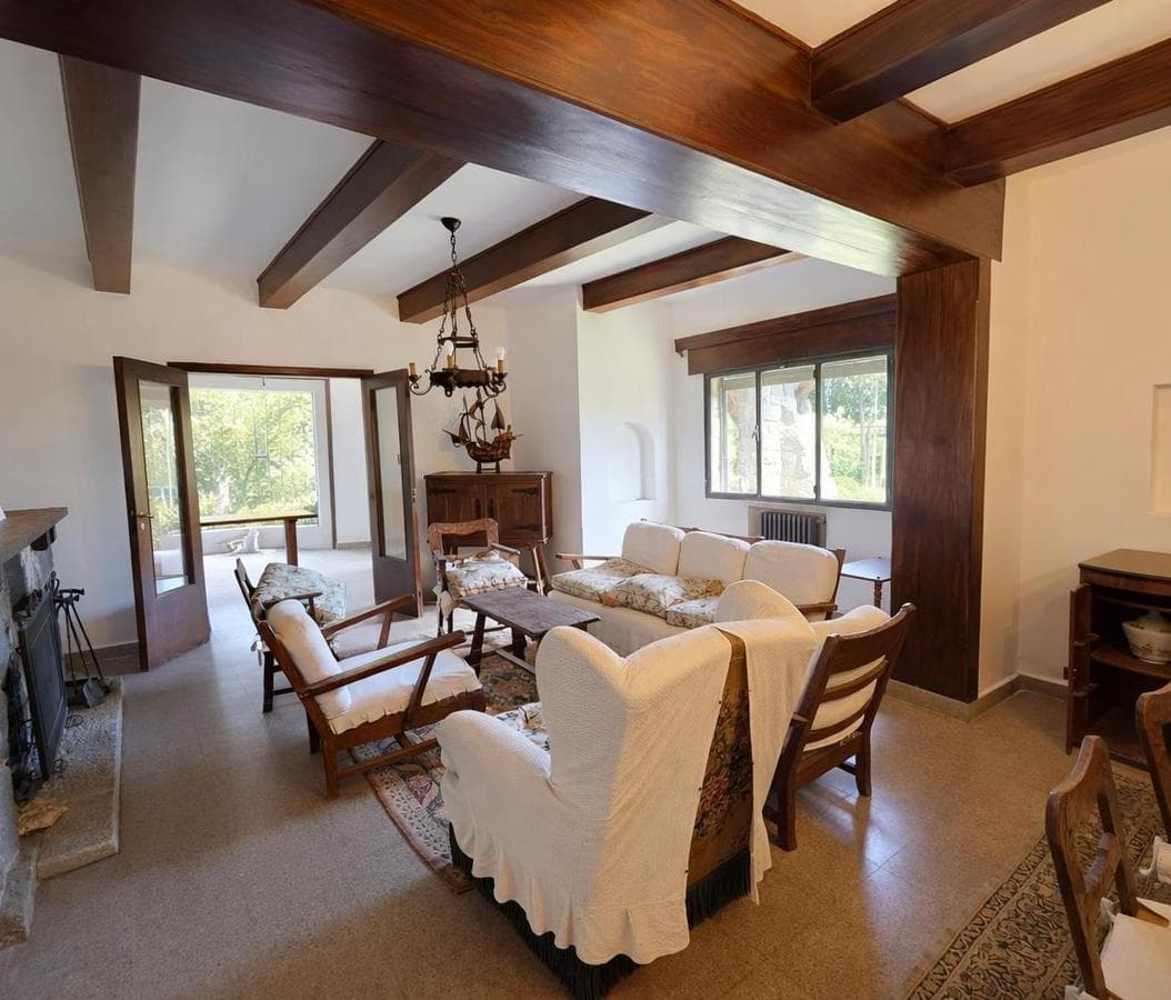 FOR SALE: LARGE HOUSE IN LA FALDA, EDEN NEIGHBORHOOD
