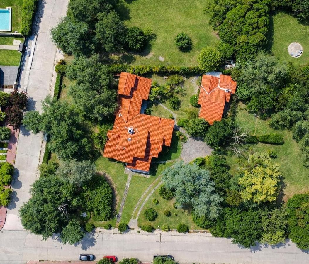 FOR SALE: LARGE HOUSE IN LA FALDA, EDEN NEIGHBORHOOD
