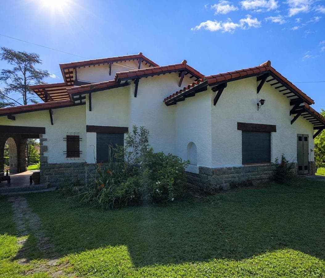 FOR SALE: LARGE HOUSE IN LA FALDA, EDEN NEIGHBORHOOD
