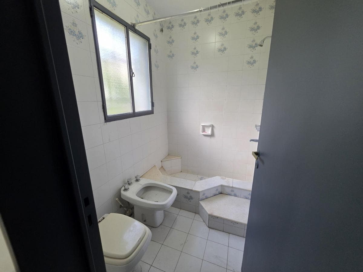 FOR SALE: LARGE HOUSE IN LA FALDA, EDEN NEIGHBORHOOD