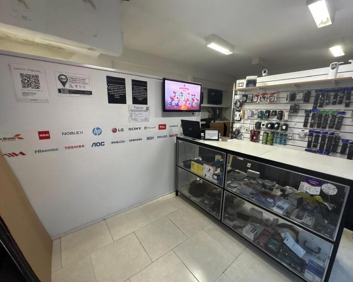 HOUSE, APARTMENT, OR COMMERCIAL SPACE FOR SALE ACROSS FROM THE CHURCH AND PLAZA IN VILLA ALLENDE, CORDOBA