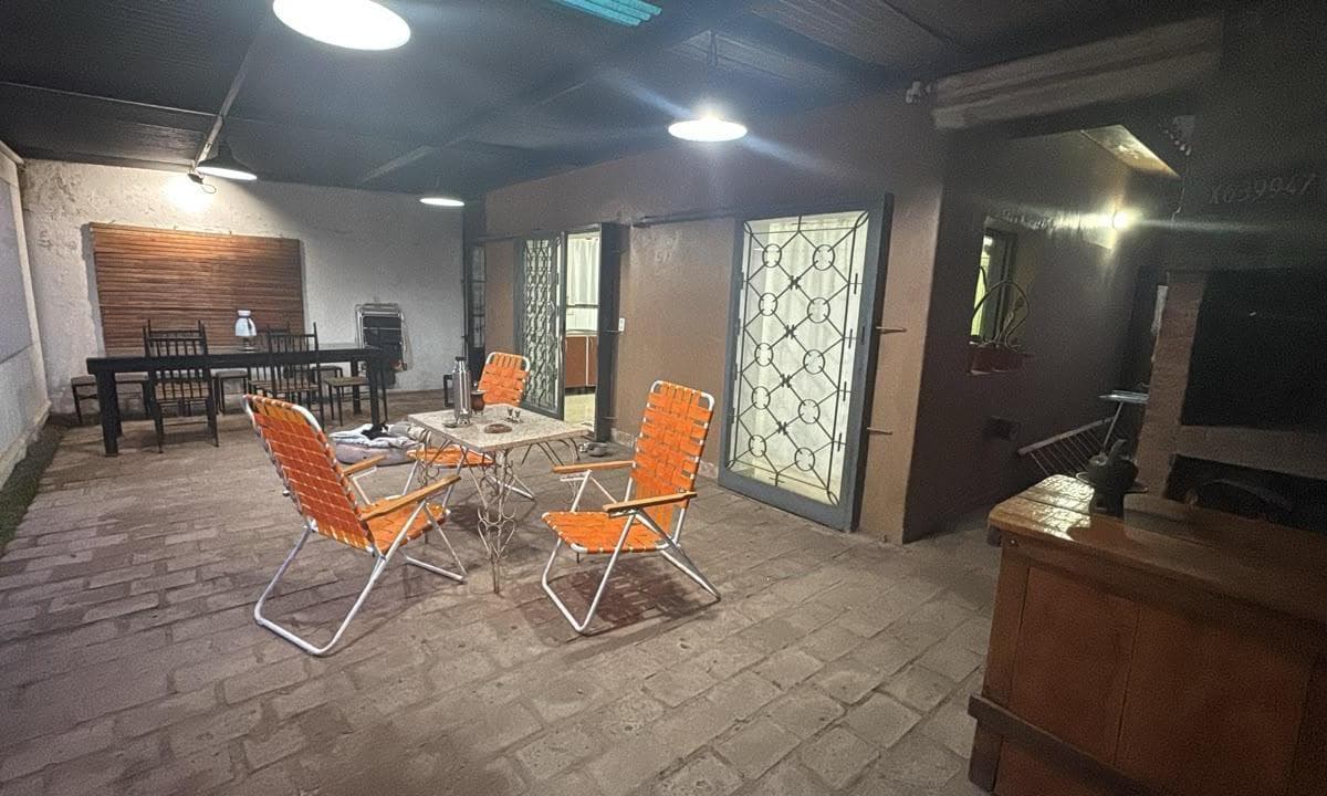 HOUSE, APARTMENT, OR COMMERCIAL SPACE FOR SALE ACROSS FROM THE CHURCH AND PLAZA IN VILLA ALLENDE, CORDOBA