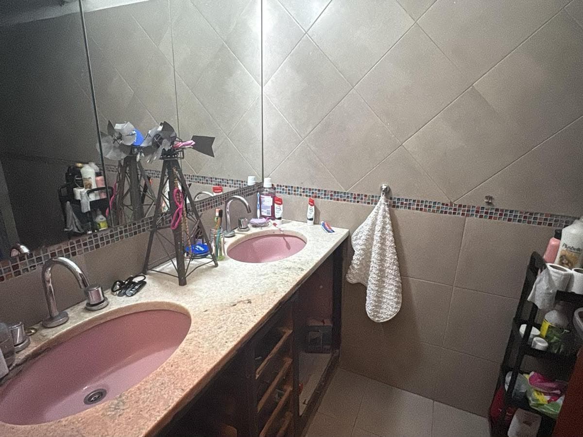 HOUSE, APARTMENT, OR COMMERCIAL SPACE FOR SALE ACROSS FROM THE CHURCH AND PLAZA IN VILLA ALLENDE, CORDOBA
