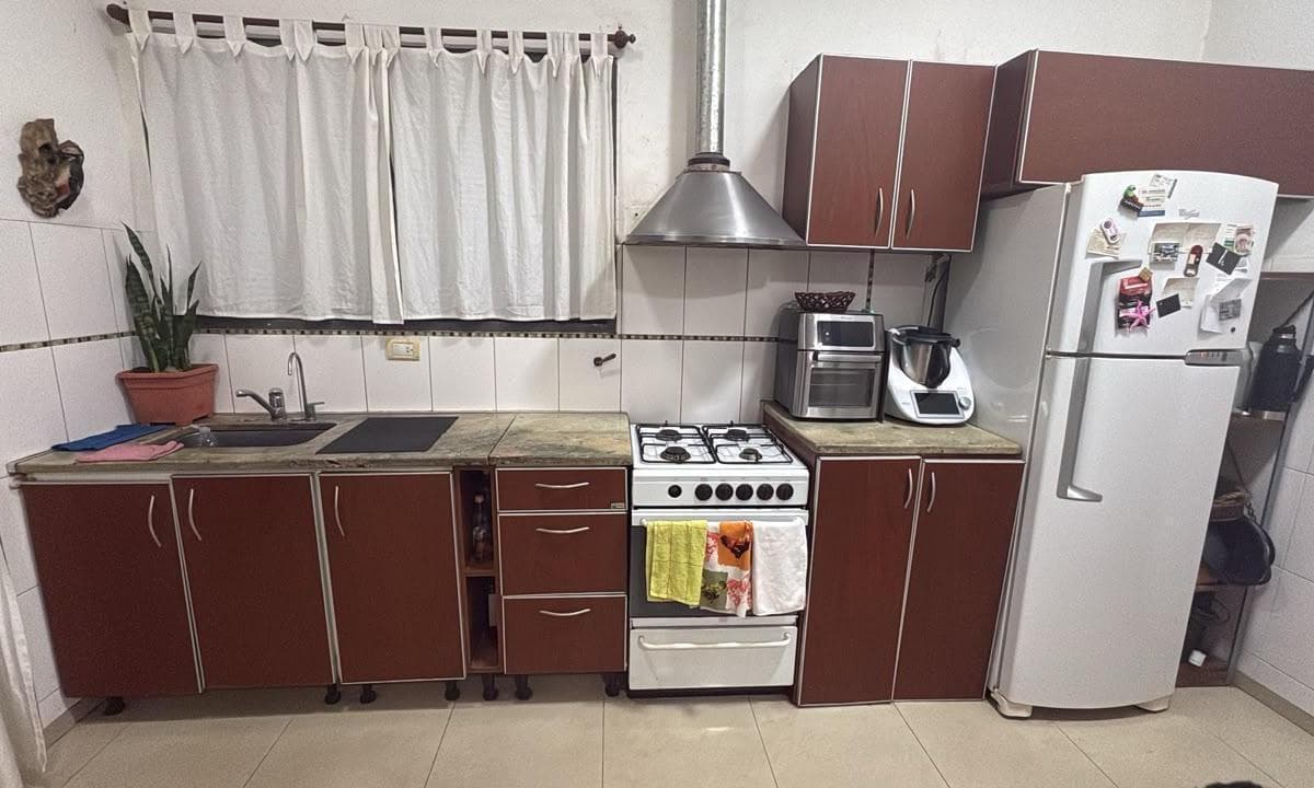 HOUSE, APARTMENT, OR COMMERCIAL SPACE FOR SALE ACROSS FROM THE CHURCH AND PLAZA IN VILLA ALLENDE, CORDOBA