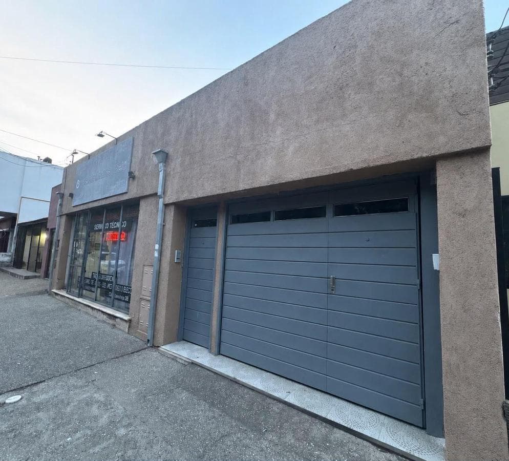 HOUSE, APARTMENT, OR COMMERCIAL SPACE FOR SALE ACROSS FROM THE CHURCH AND PLAZA IN VILLA ALLENDE, CORDOBA