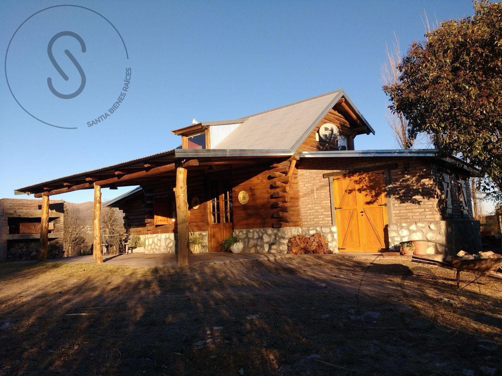 FOR SALE: EXCELLENT 3-BEDROOM HOUSE IN VILLA GIARDINO WITH A 1-BEDROOM APARTMENT
