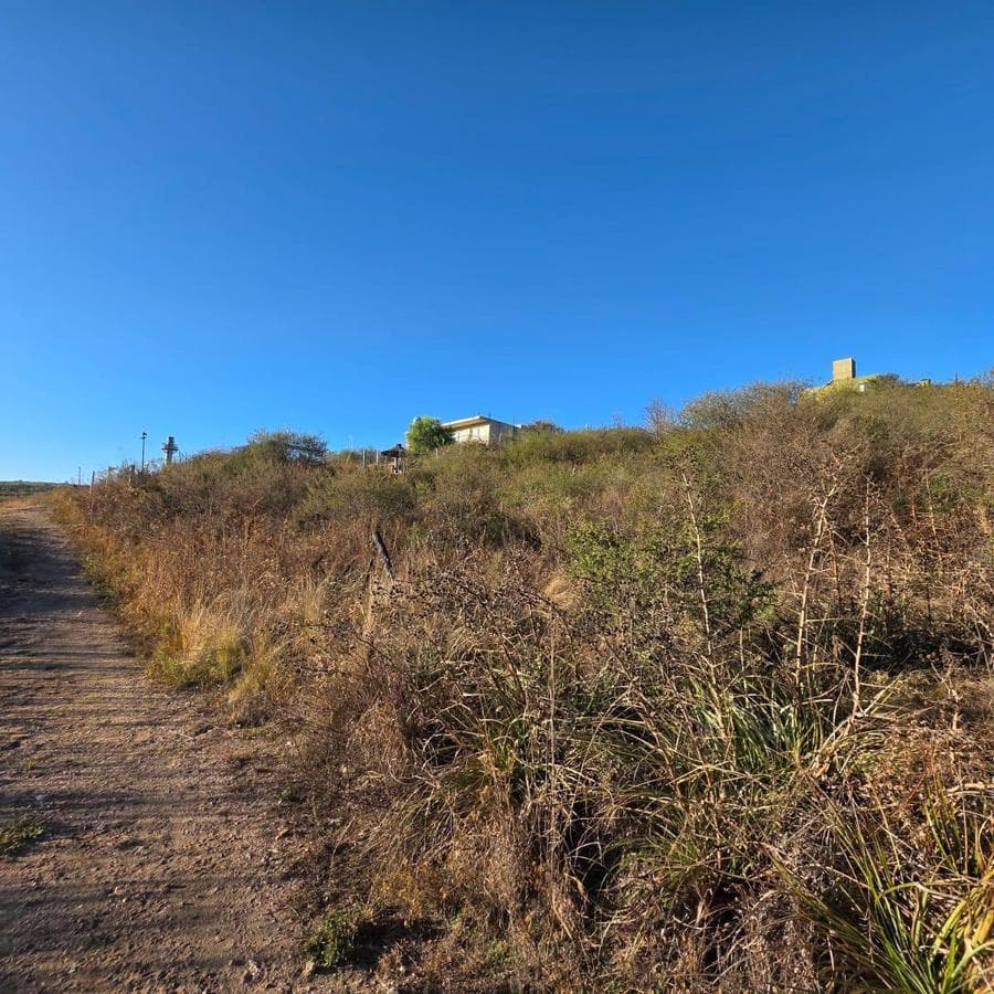 884 M² LOT FOR SALE IN THE VISTAS DEL LAGO NEIGHBORHOOD - CARLOS PAZ