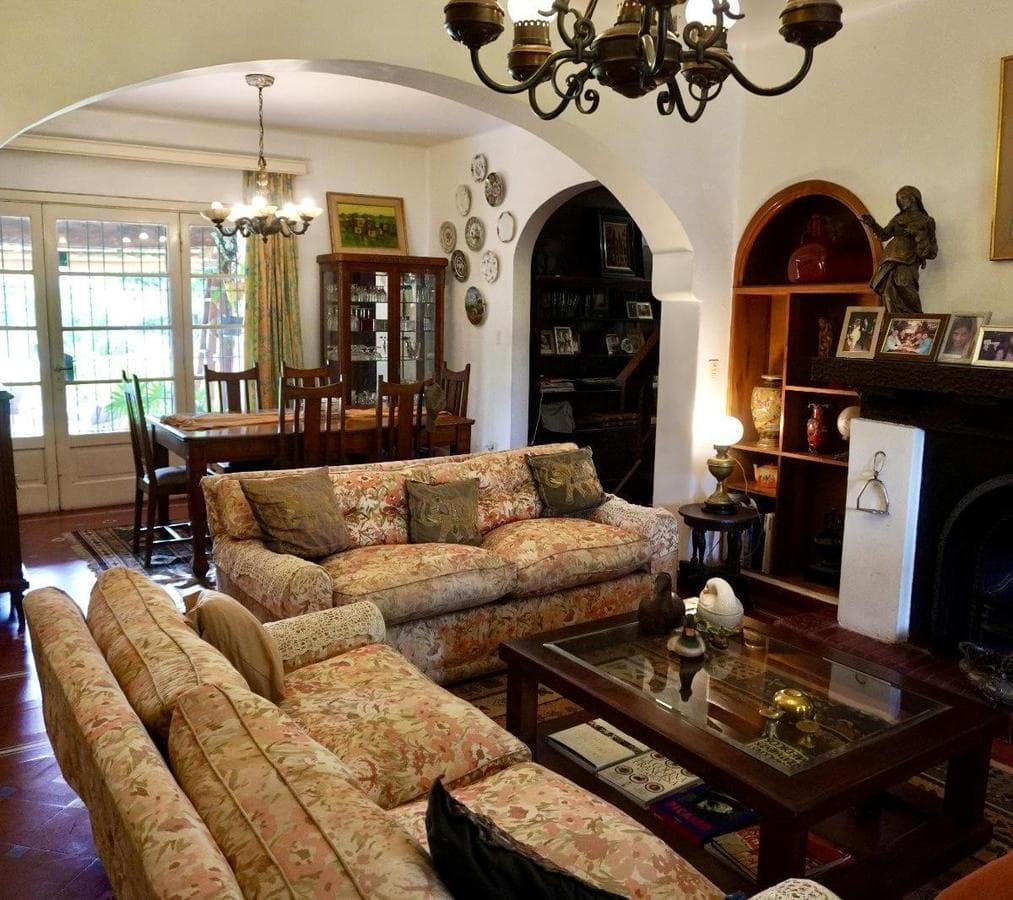 Casa en Venta en Cerro de las Rosas 822 m de Terreno, Pileta, 4 Dormitorios y Excelente Ubicación