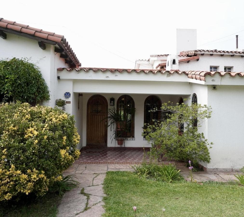 Casa en Venta en Cerro de las Rosas 822 m de Terreno, Pileta, 4 Dormitorios y Excelente Ubicación