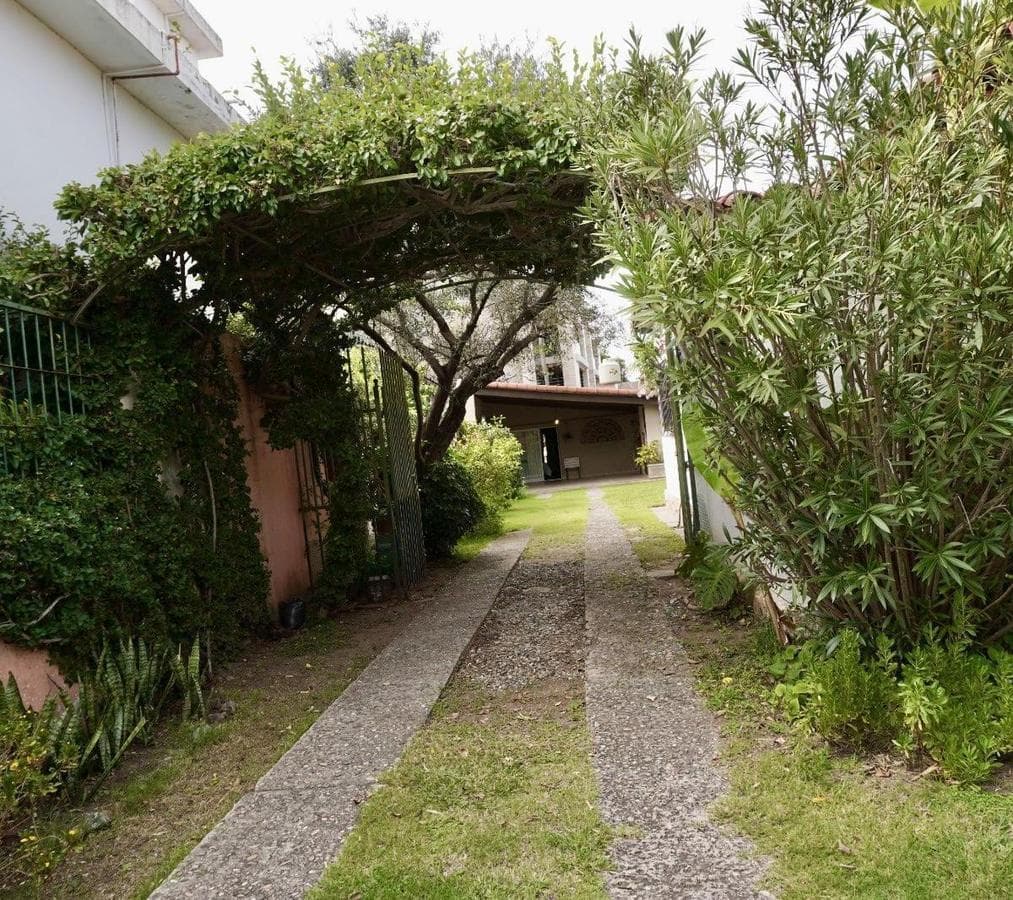 Casa en Venta en Cerro de las Rosas 822 m de Terreno, Pileta, 4 Dormitorios y Excelente Ubicación