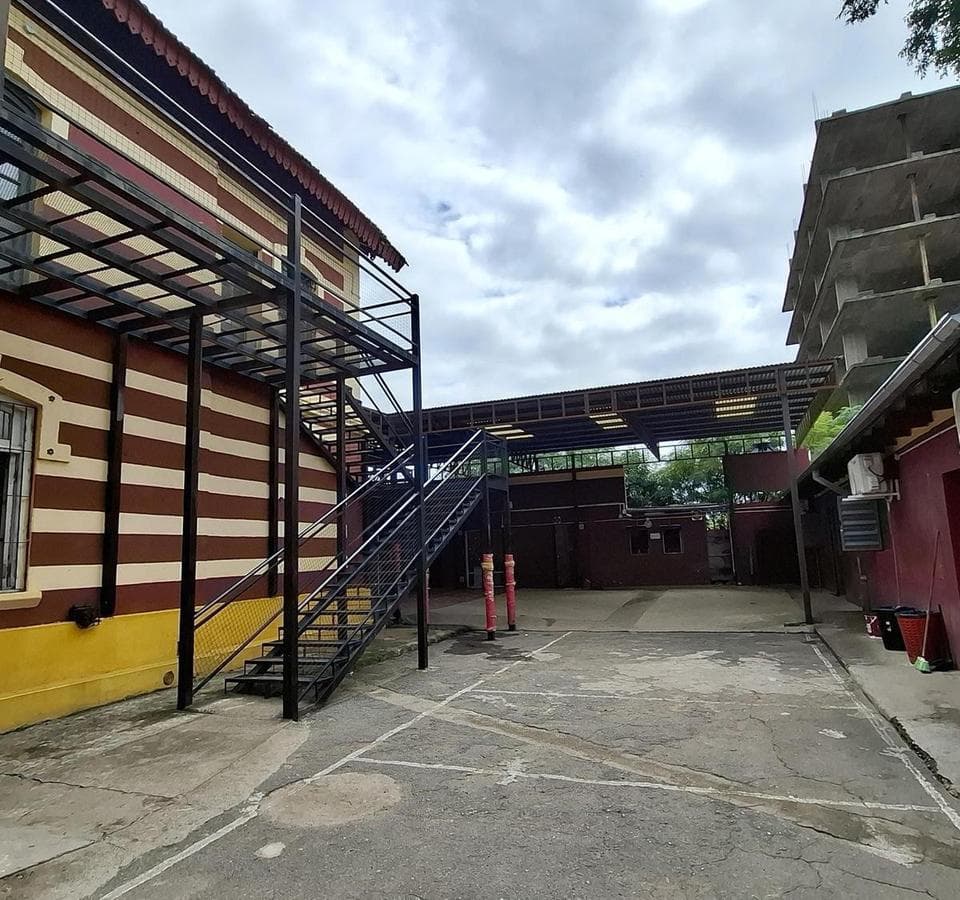 LARGE HOUSE WITH RENTAL INCOME LAND FOR DEVELOPMENT