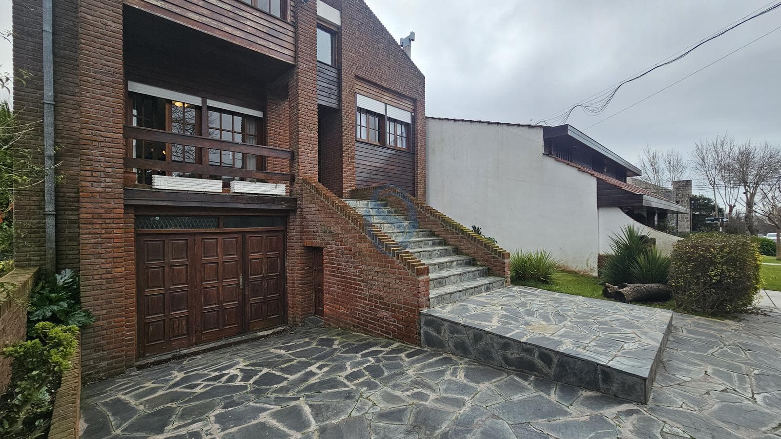 For Sale - Seven-room villa on five floors with a patio and garage - Arenales 3929 - Divino Rostro