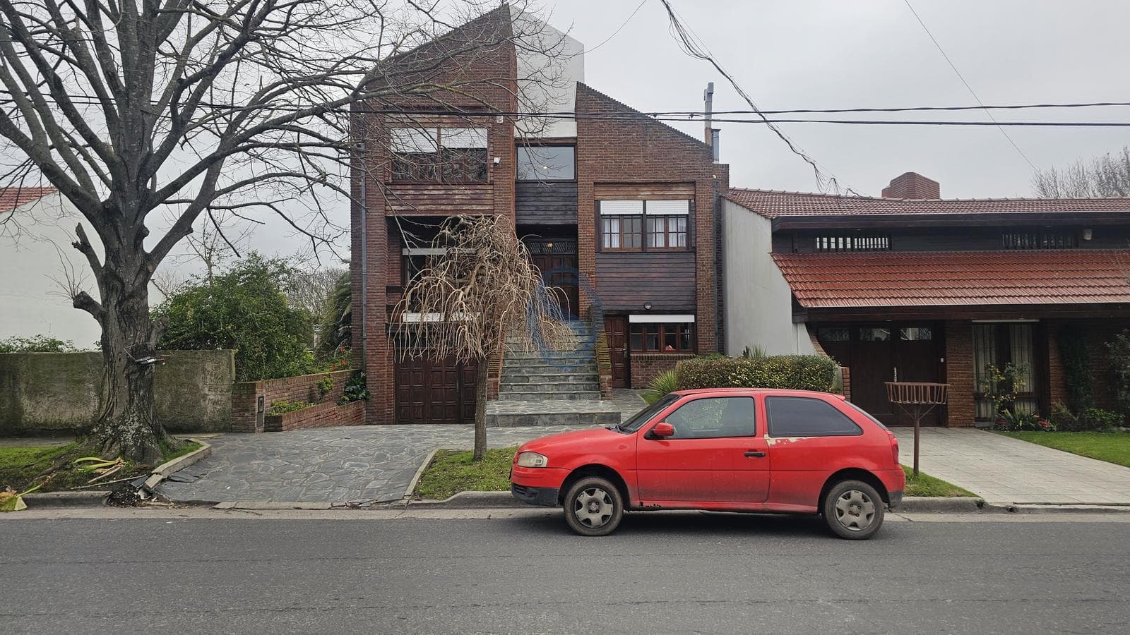 For Sale - Seven-room villa on five floors with a patio and garage - Arenales 3929 - Divino Rostro