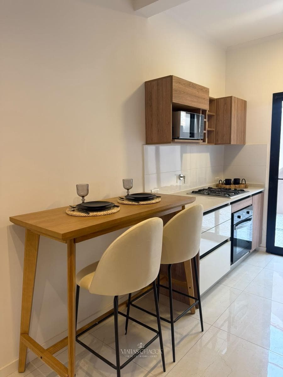 Excellent Townhouse in PH, Completely Renovated to Look Brand New