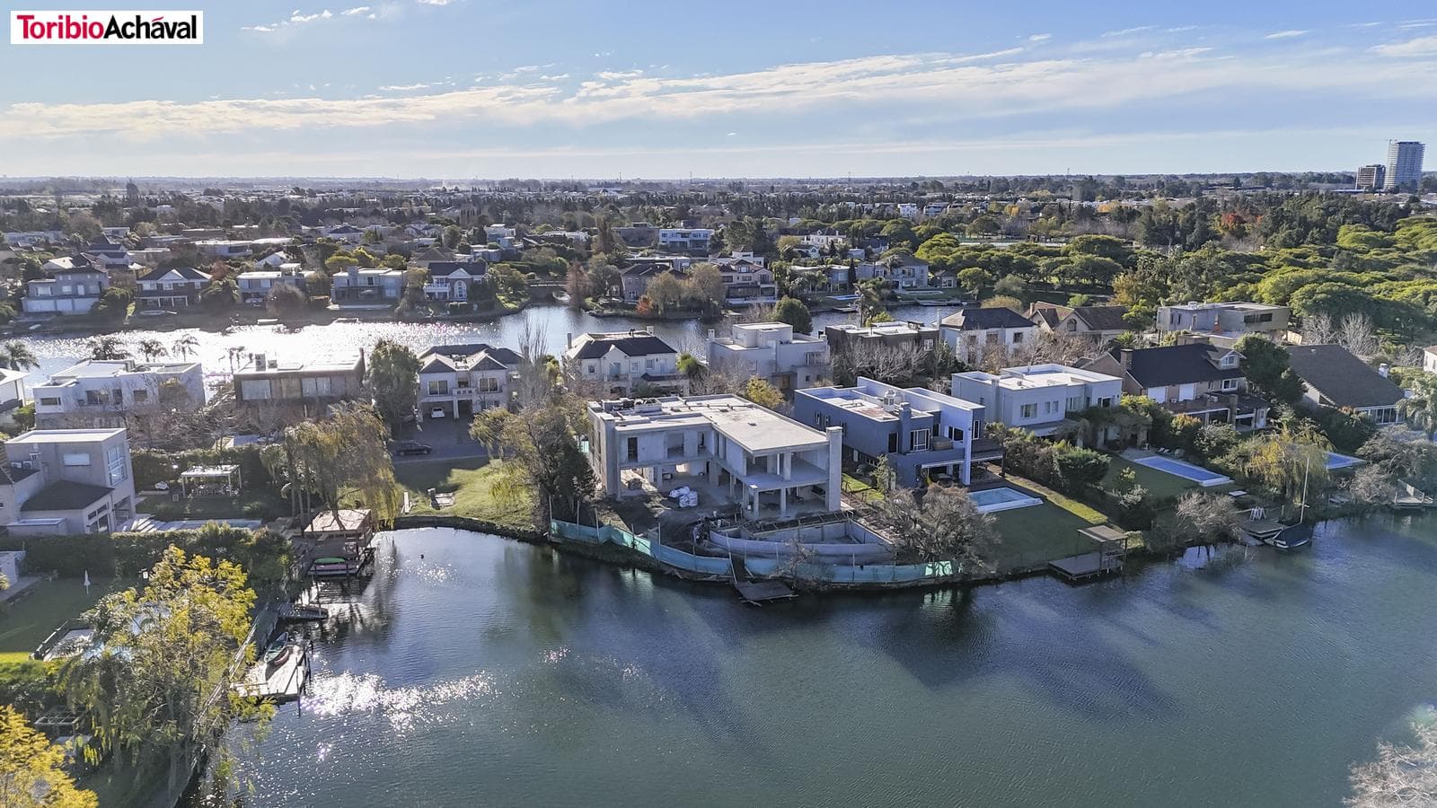 Exclusive premium waterfront home in Los Castores