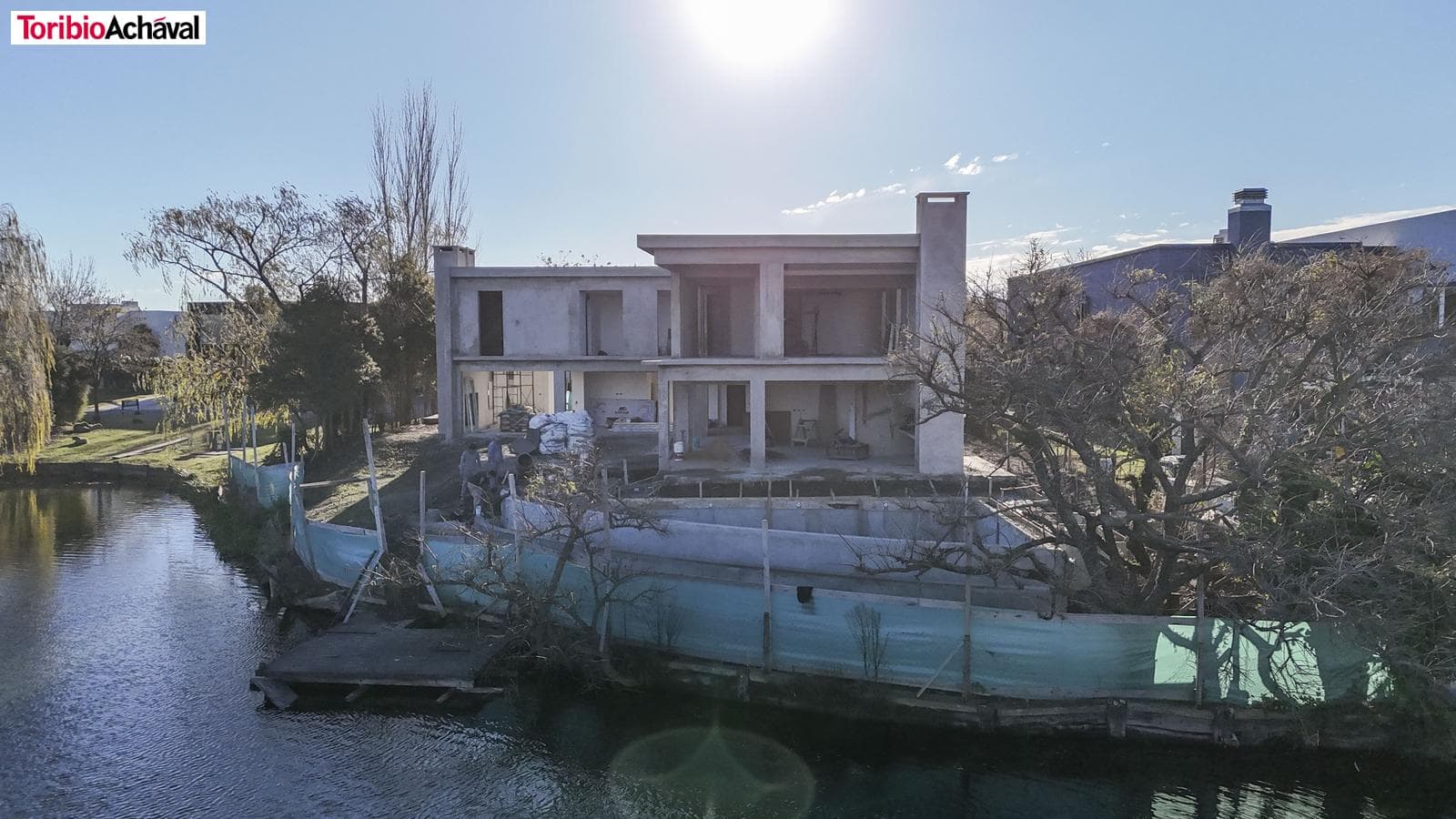 Exclusive premium waterfront home in Los Castores