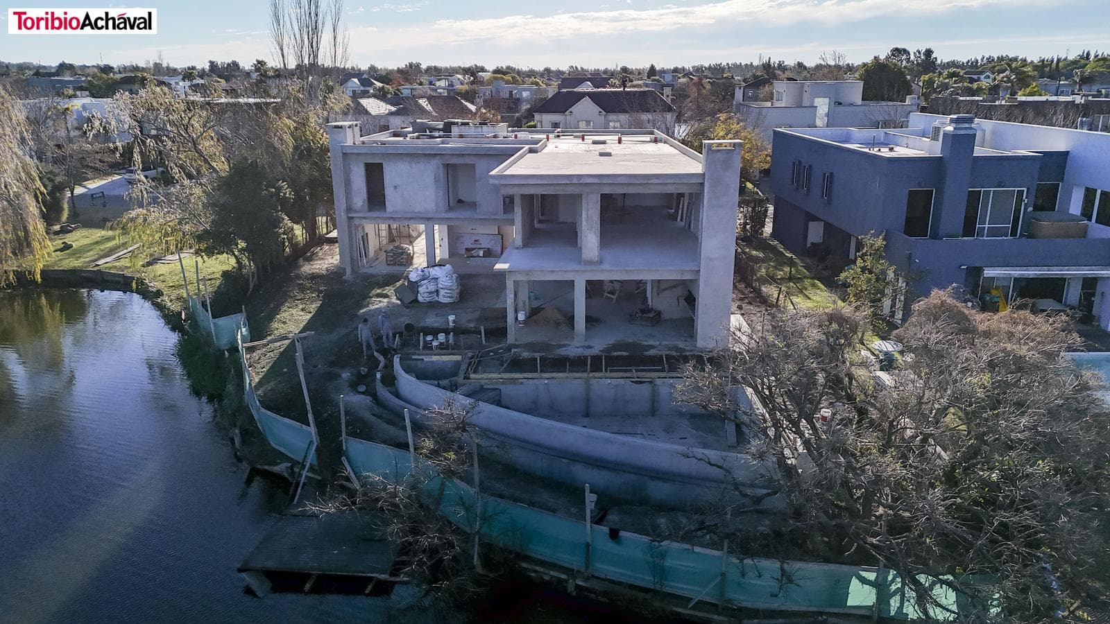 Exclusive premium waterfront home in Los Castores