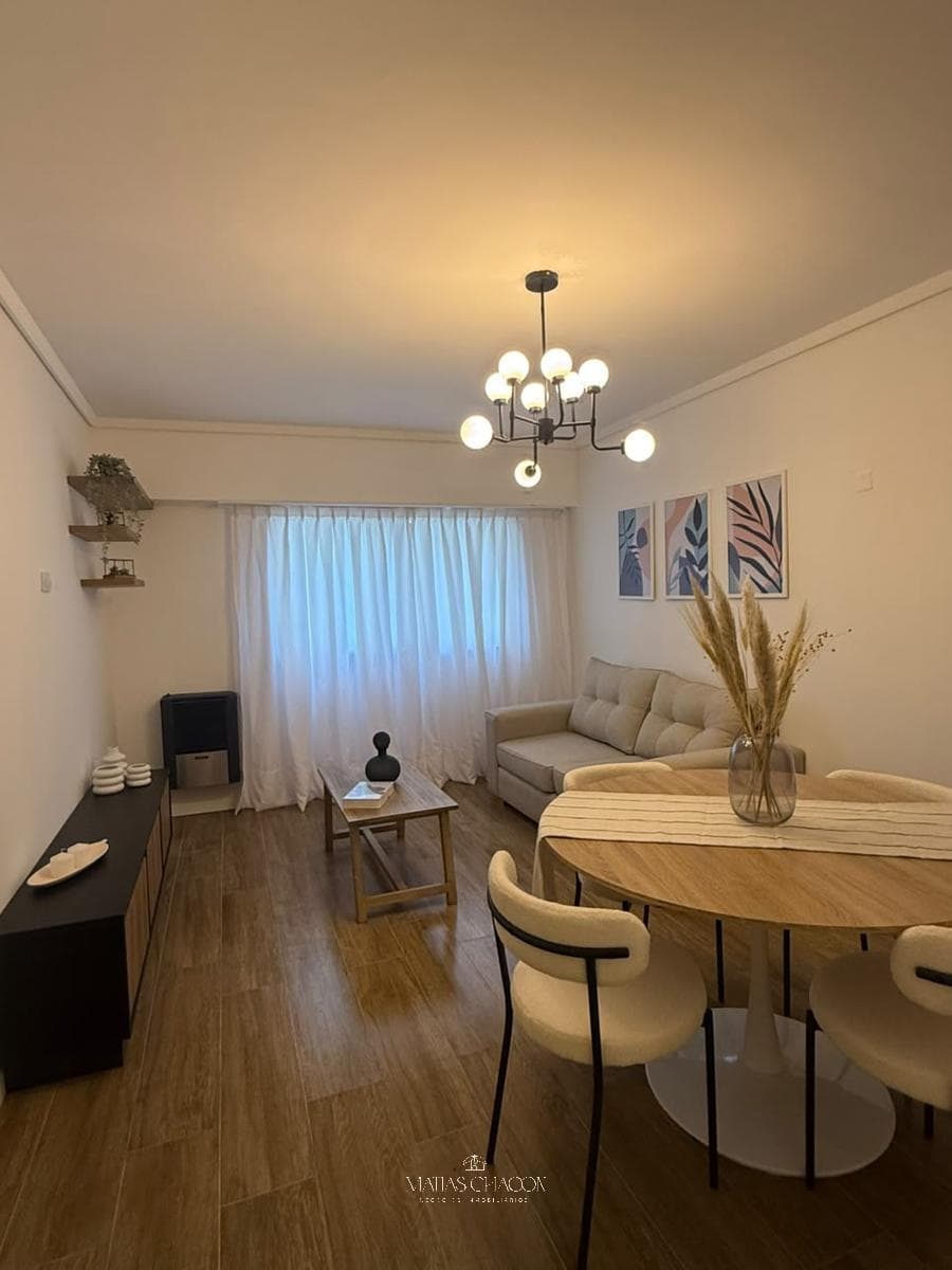 3-room apartment, completely renovated to look brand new, just a few meters from Plaza Colón and the ocean