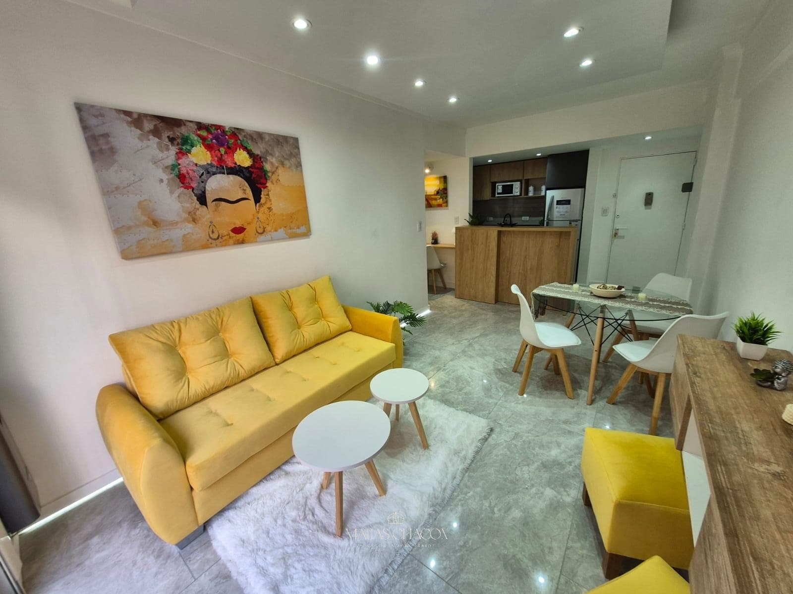 2-room apartment facing the street with a projecting balcony, completely renovated to look brand new, in Plaza Colón