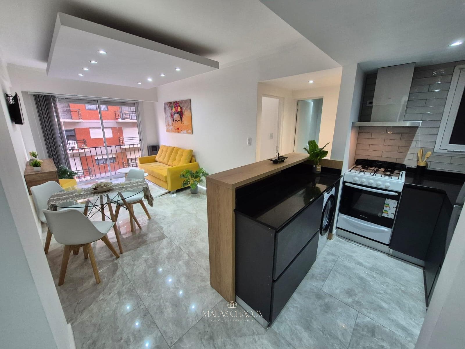 2-room apartment facing the street with a projecting balcony, completely renovated to look brand new, in Plaza Colón