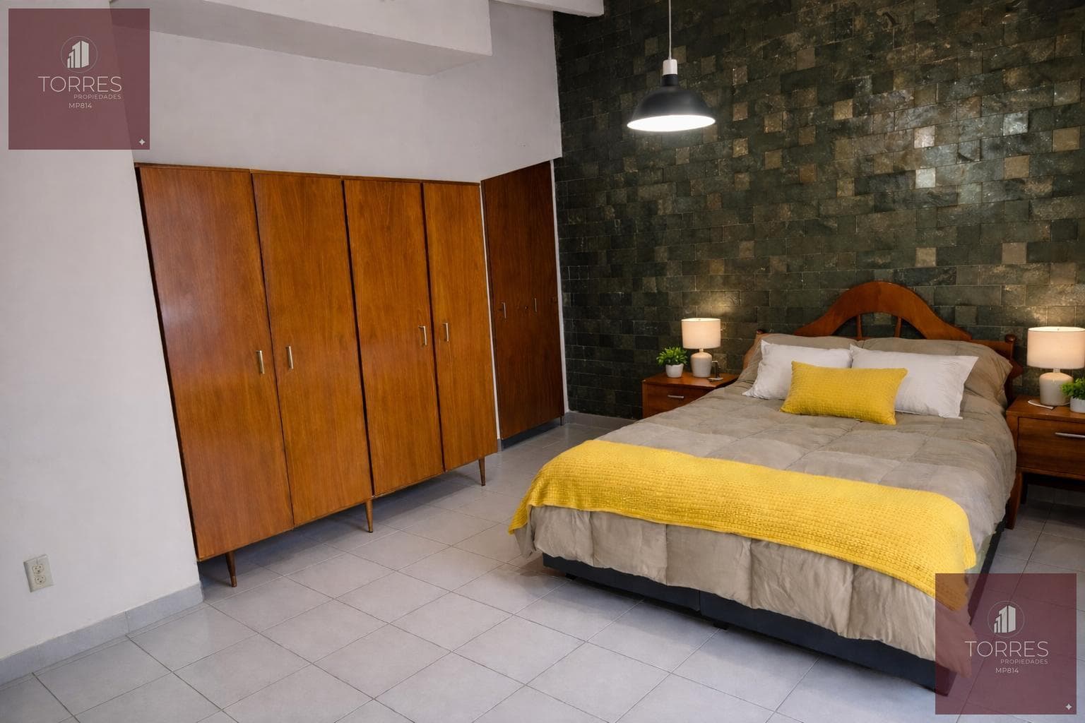 HOUSE PLUS THREE APARTMENTS FOR SALE IN VILLA MERCEDES, SAN LUIS—IDEAL FOR INVESTORS