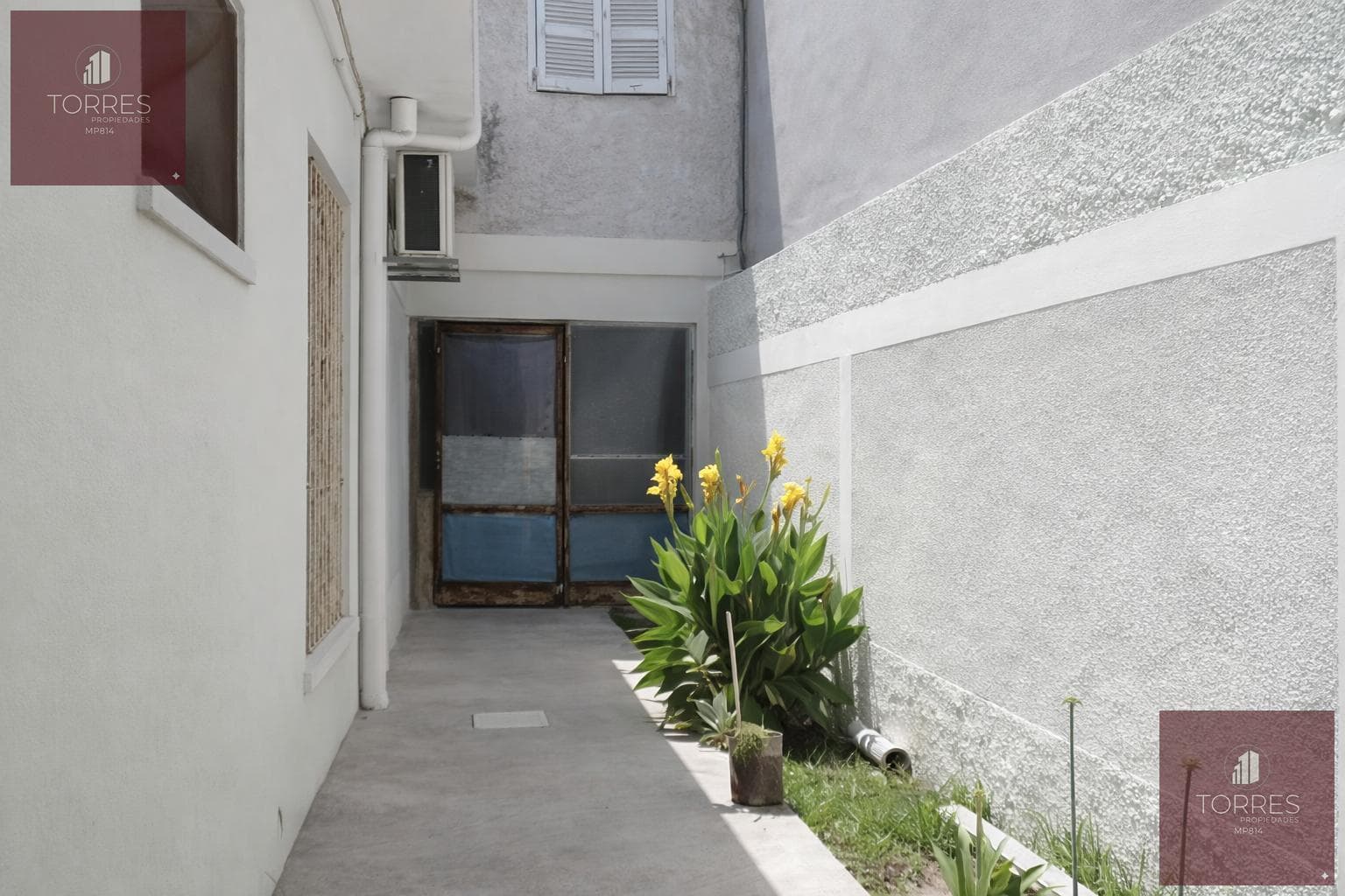 HOUSE PLUS THREE APARTMENTS FOR SALE IN VILLA MERCEDES, SAN LUIS—IDEAL FOR INVESTORS