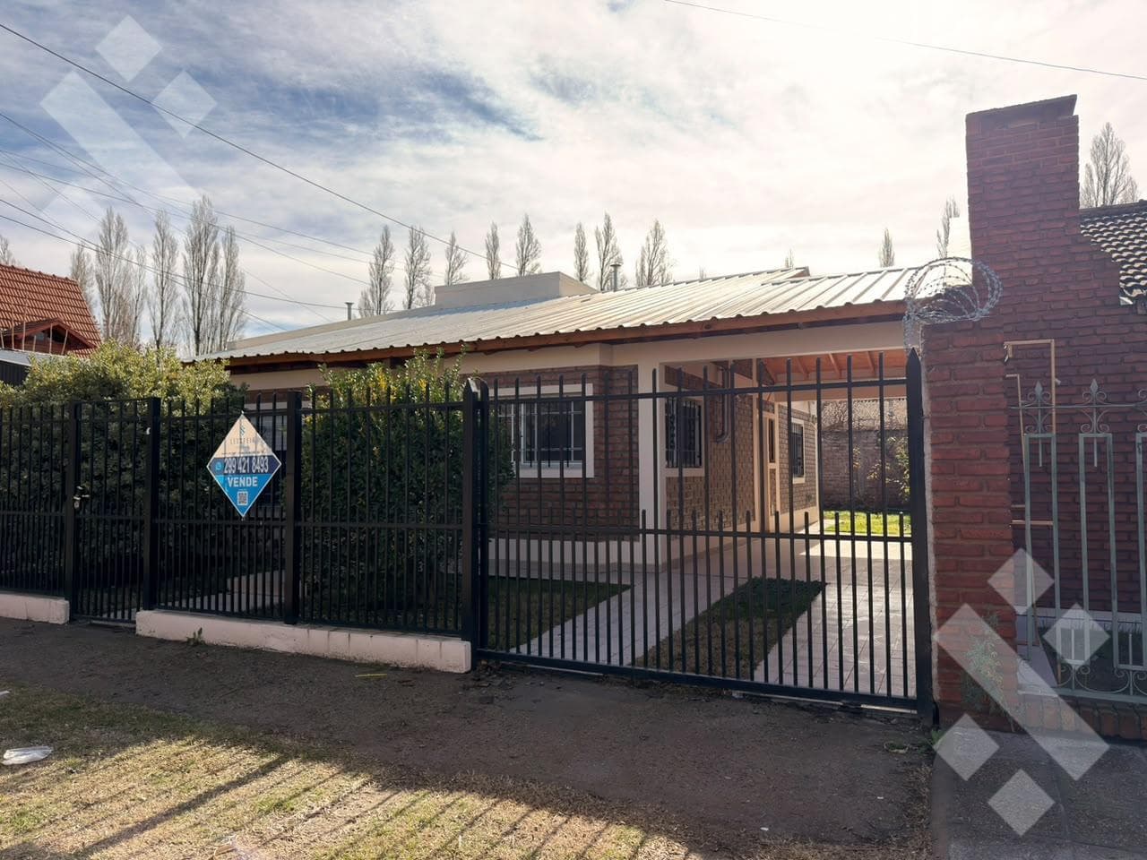 For Sale | 3-Bedroom House | Financing Available | Hunter Neighborhood | Plottier
