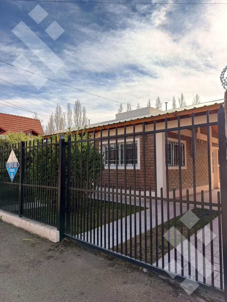 For Sale | 3-Bedroom House | Financing Available | Hunter Neighborhood | Plottier