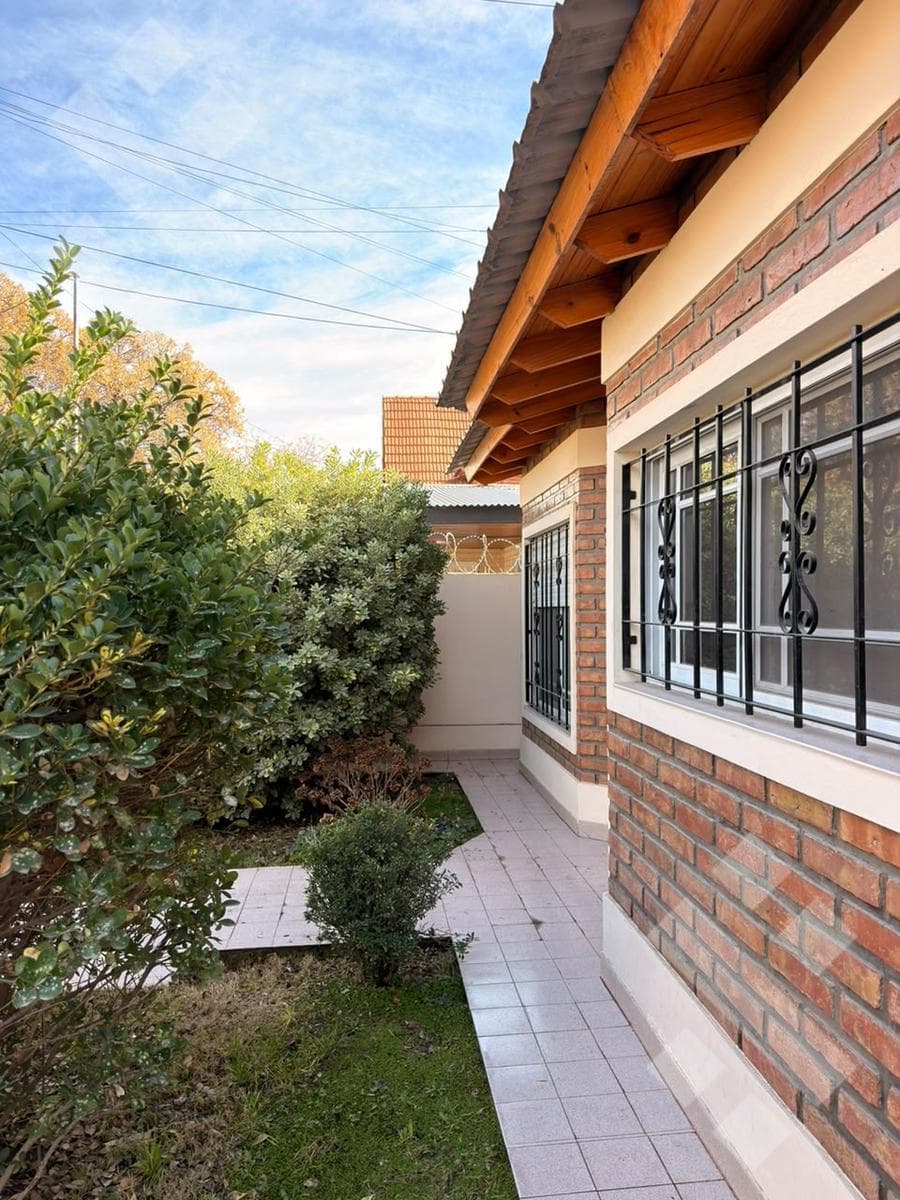 For Sale | 3-Bedroom House | Financing Available | Hunter Neighborhood | Plottier