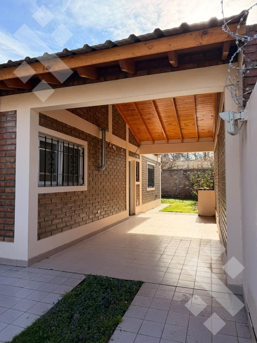 For Sale | 3-Bedroom House | Financing Available | Hunter Neighborhood | Plottier