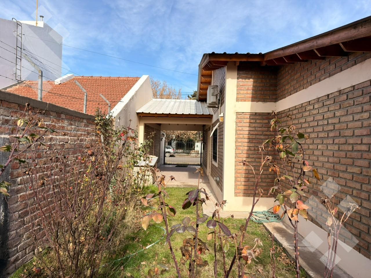 For Sale | 3-Bedroom House | Financing Available | Hunter Neighborhood | Plottier