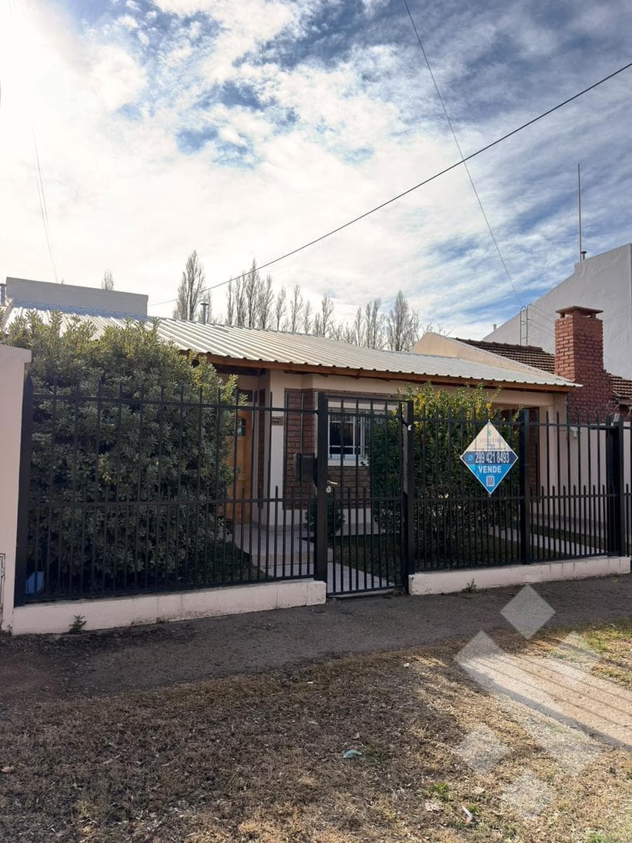 For Sale | 3-Bedroom House | Financing Available | Hunter Neighborhood | Plottier