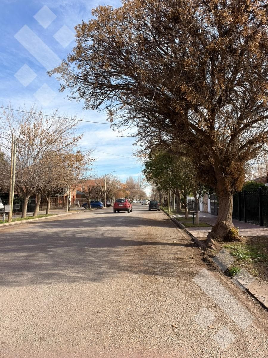 For Sale | 3-Bedroom House | Financing Available | Hunter Neighborhood | Plottier