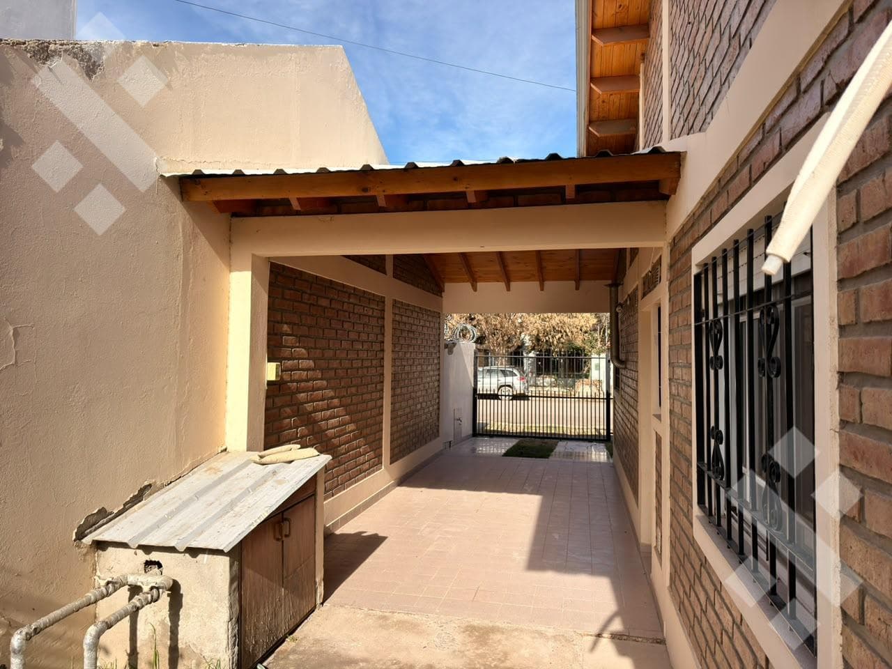 For Sale | 3-Bedroom House | Financing Available | Hunter Neighborhood | Plottier