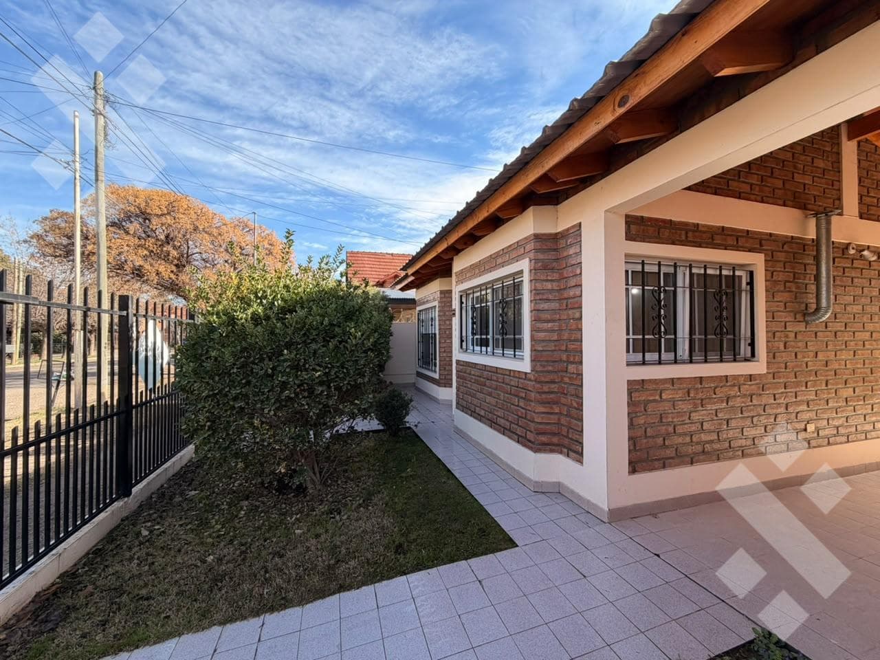 For Sale | 3-Bedroom House | Financing Available | Hunter Neighborhood | Plottier