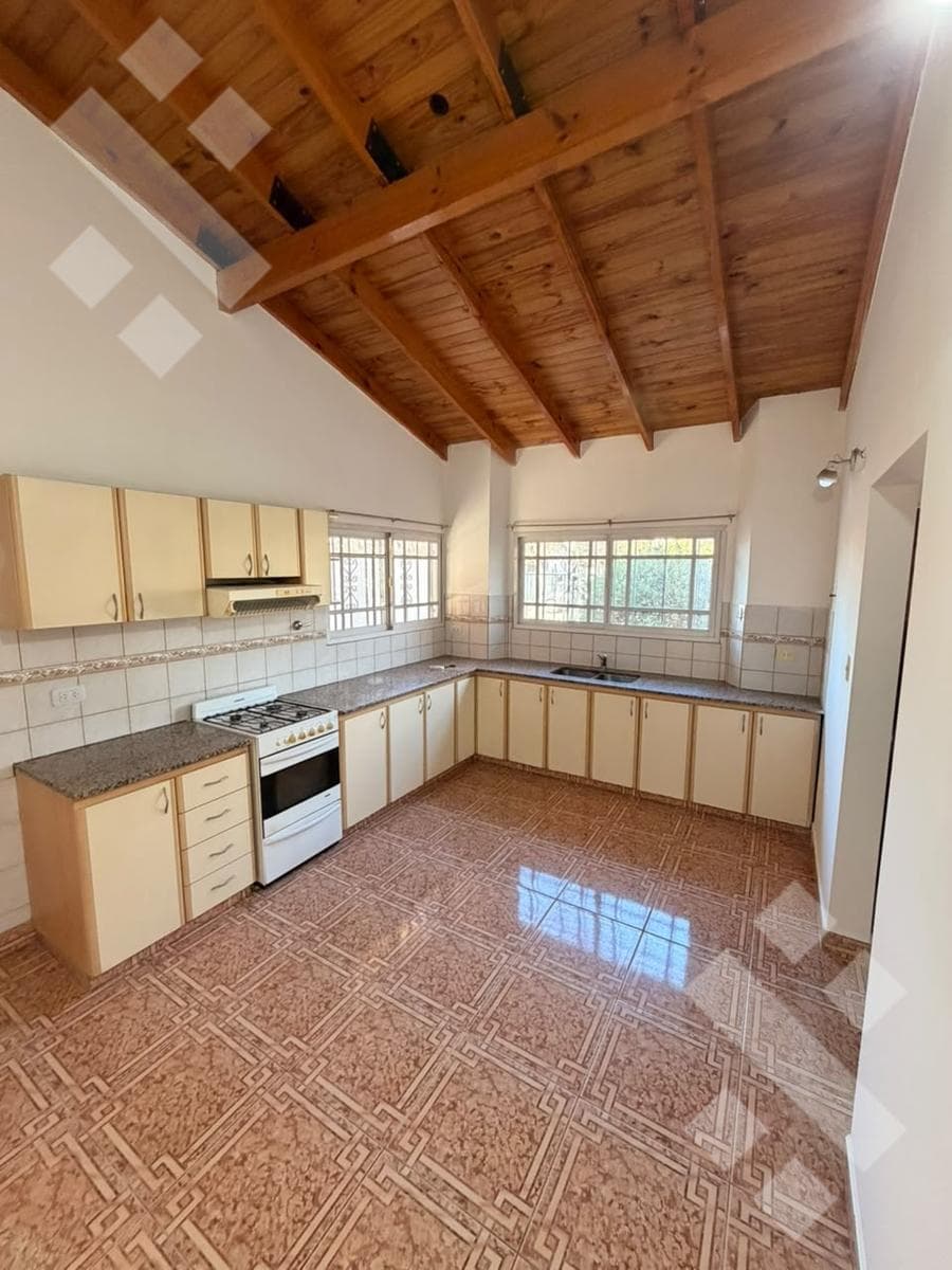 For Sale | 3-Bedroom House | Financing Available | Hunter Neighborhood | Plottier