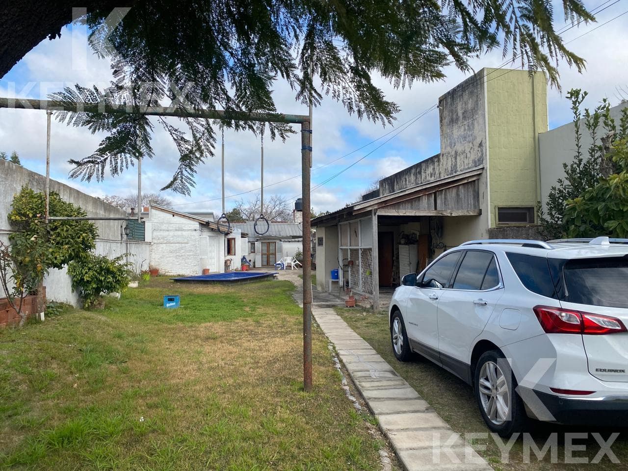 House for sale on a 10 x 40 lot in Ringuelet