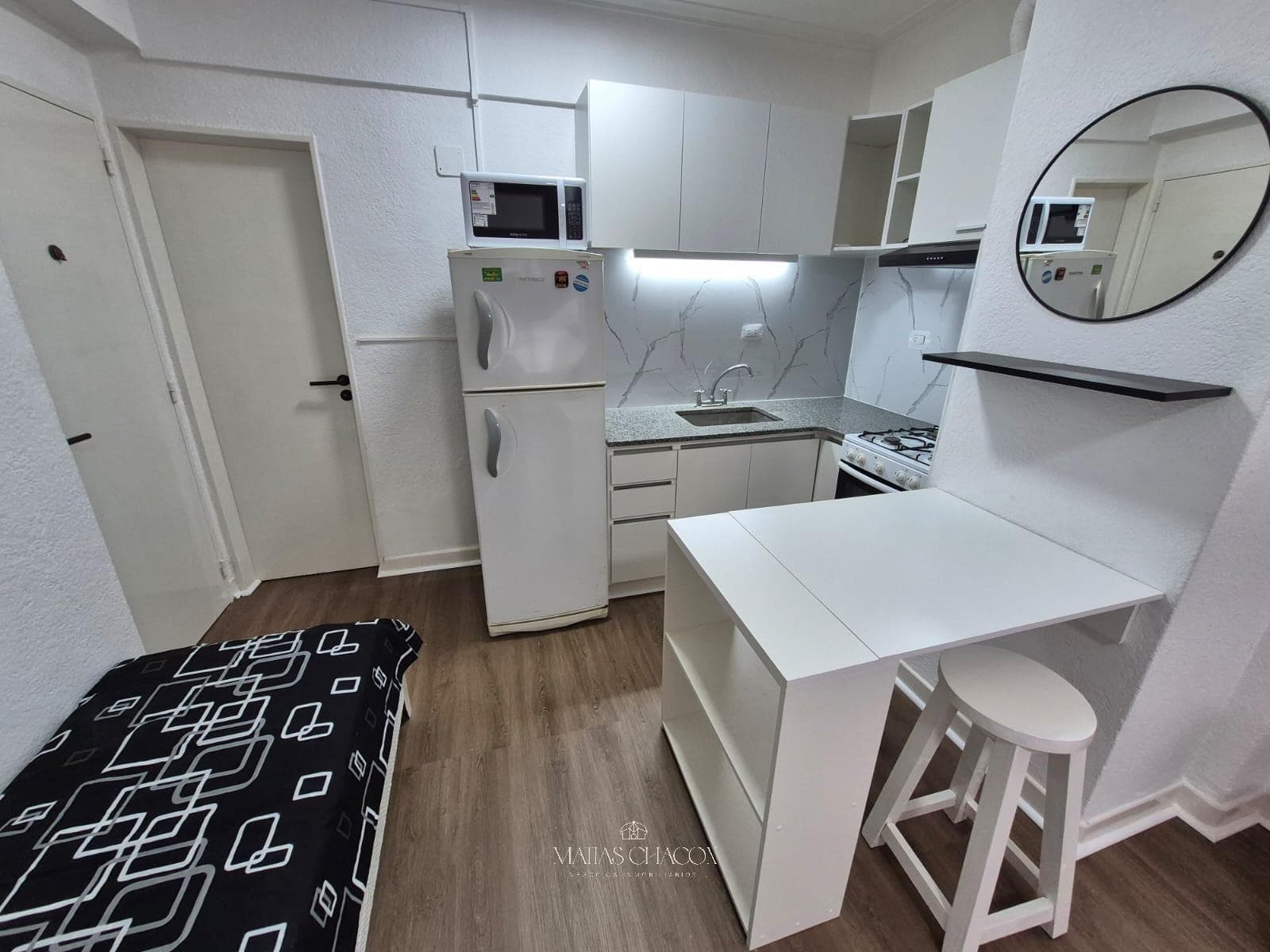 INVESTMENT OPPORTUNITY!! Renovated studio apartment just a few meters from the ocean!!