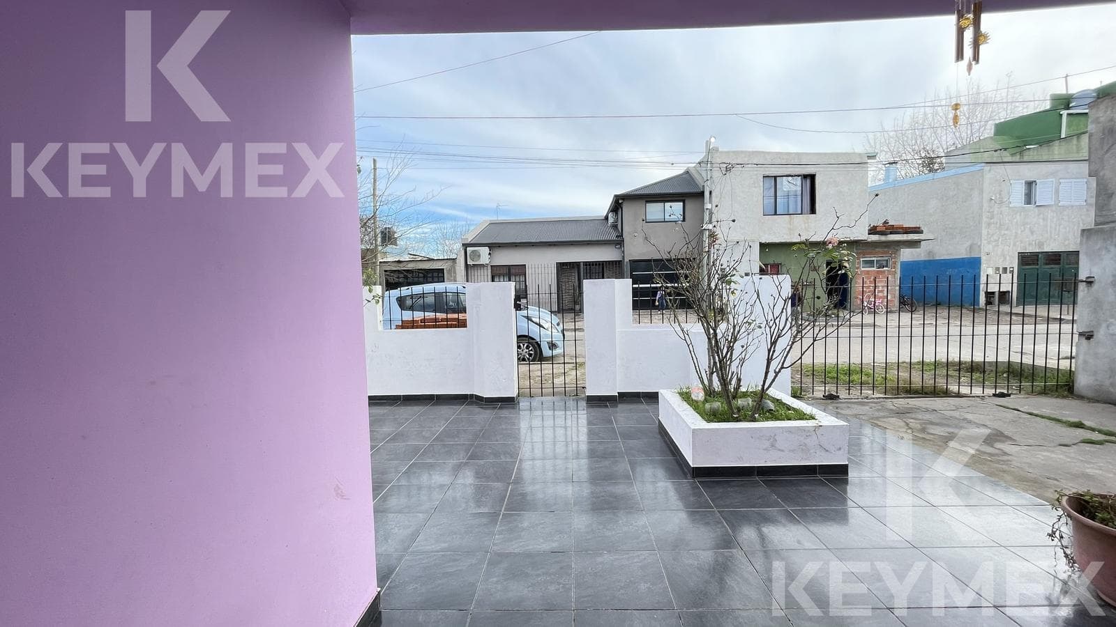 House for Sale, Los Hornos, La Plata, 2 bedrooms, 2-car garage, yard, and park.