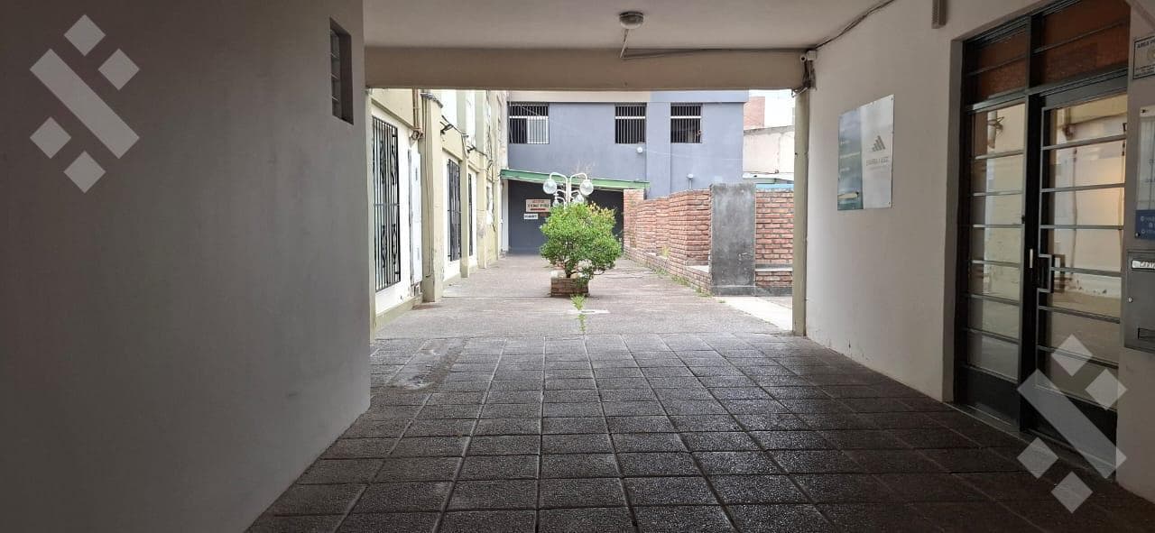 OFFICE FOR SALE: 600 Santa Fe, ground floor. Neuquén City