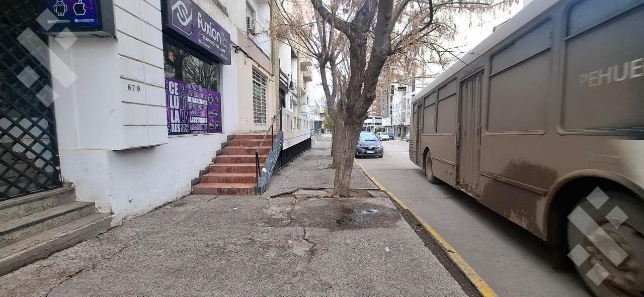 OFFICE FOR SALE: 600 Santa Fe, ground floor. Neuquén City
