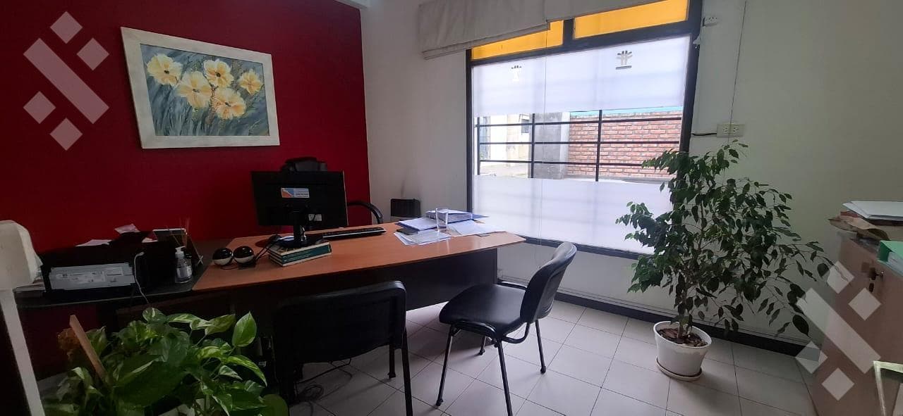 OFFICE FOR SALE: 600 Santa Fe, ground floor. Neuquén City