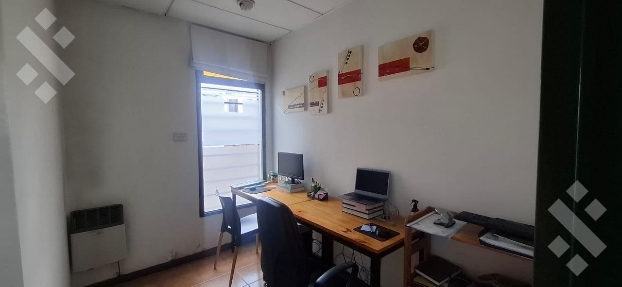 OFFICE FOR SALE: 600 Santa Fe, ground floor. Neuquén City