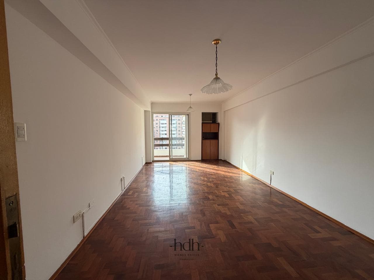 2-bedroom, 1-bathroom apartment with a separate kitchen and a balcony in Nueva Córdoba