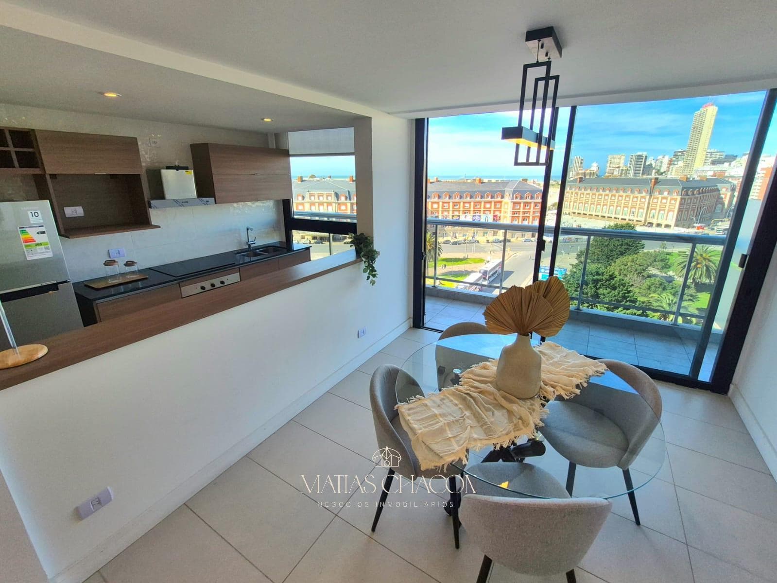 2-room apartment with unobstructed views of the ocean and Plaza Colón in the NOVECCENTO BUILDING