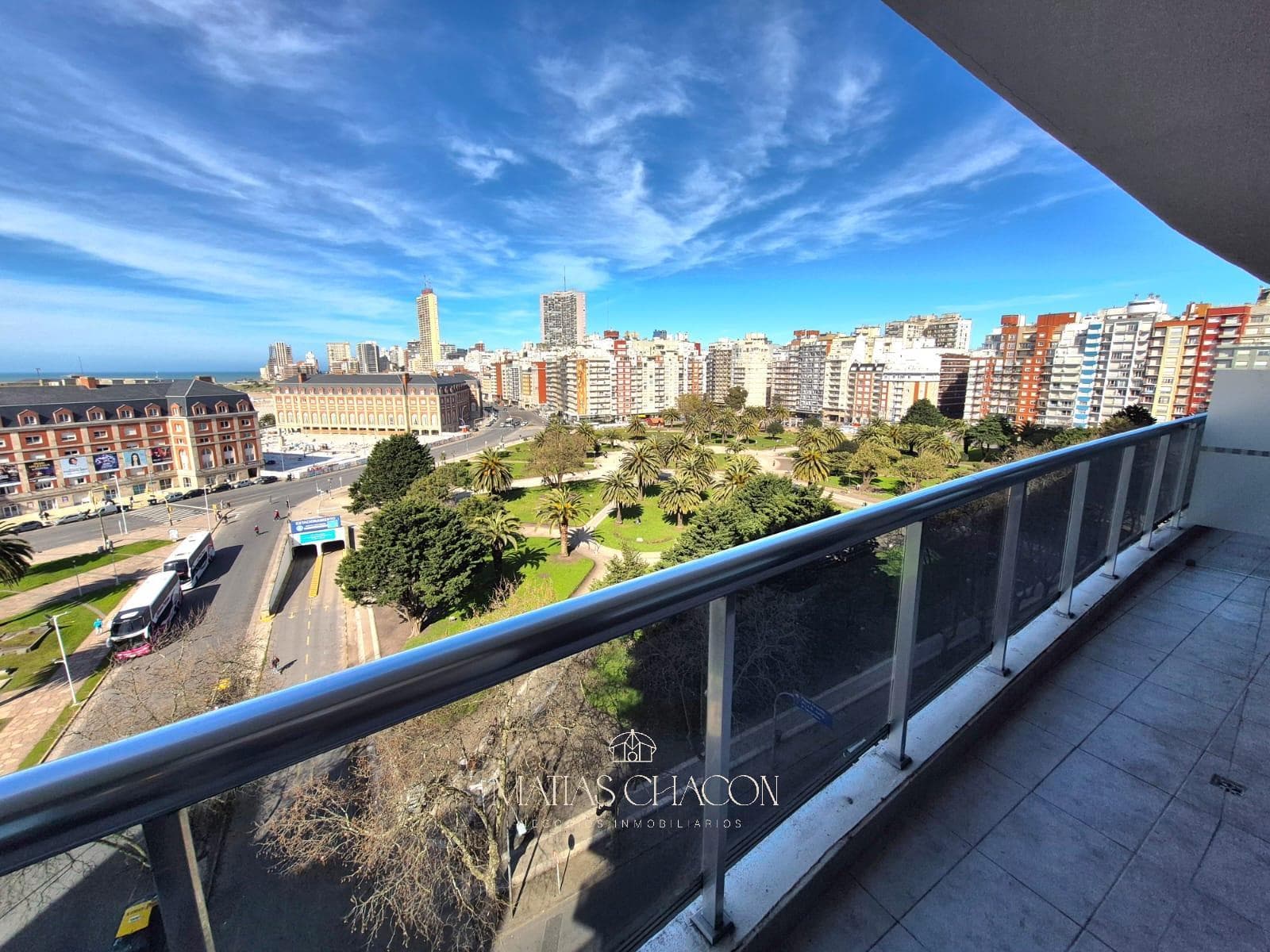 2-room apartment with unobstructed views of the ocean and Plaza Colón in the NOVECCENTO BUILDING
