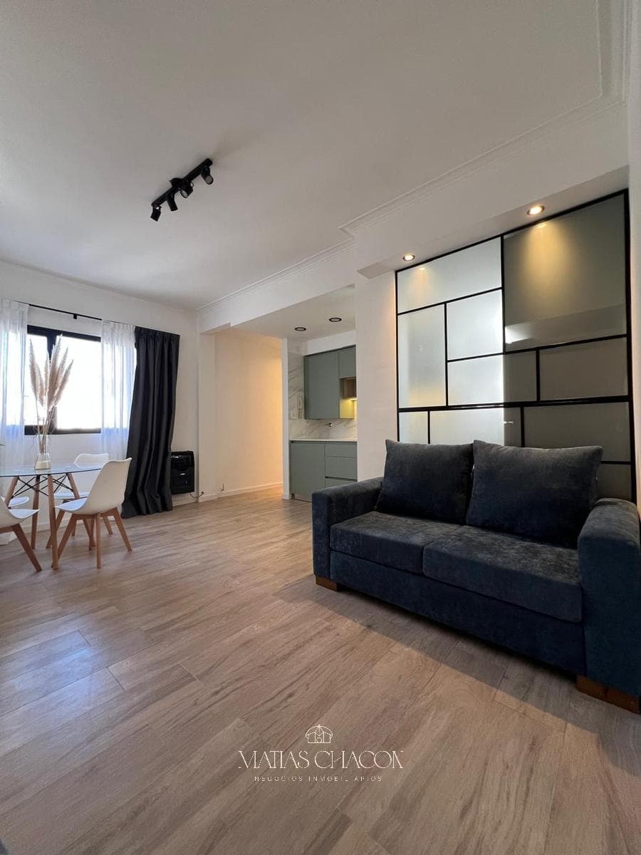 3-room apartment, completely renovated to look brand new, in the Downtown area