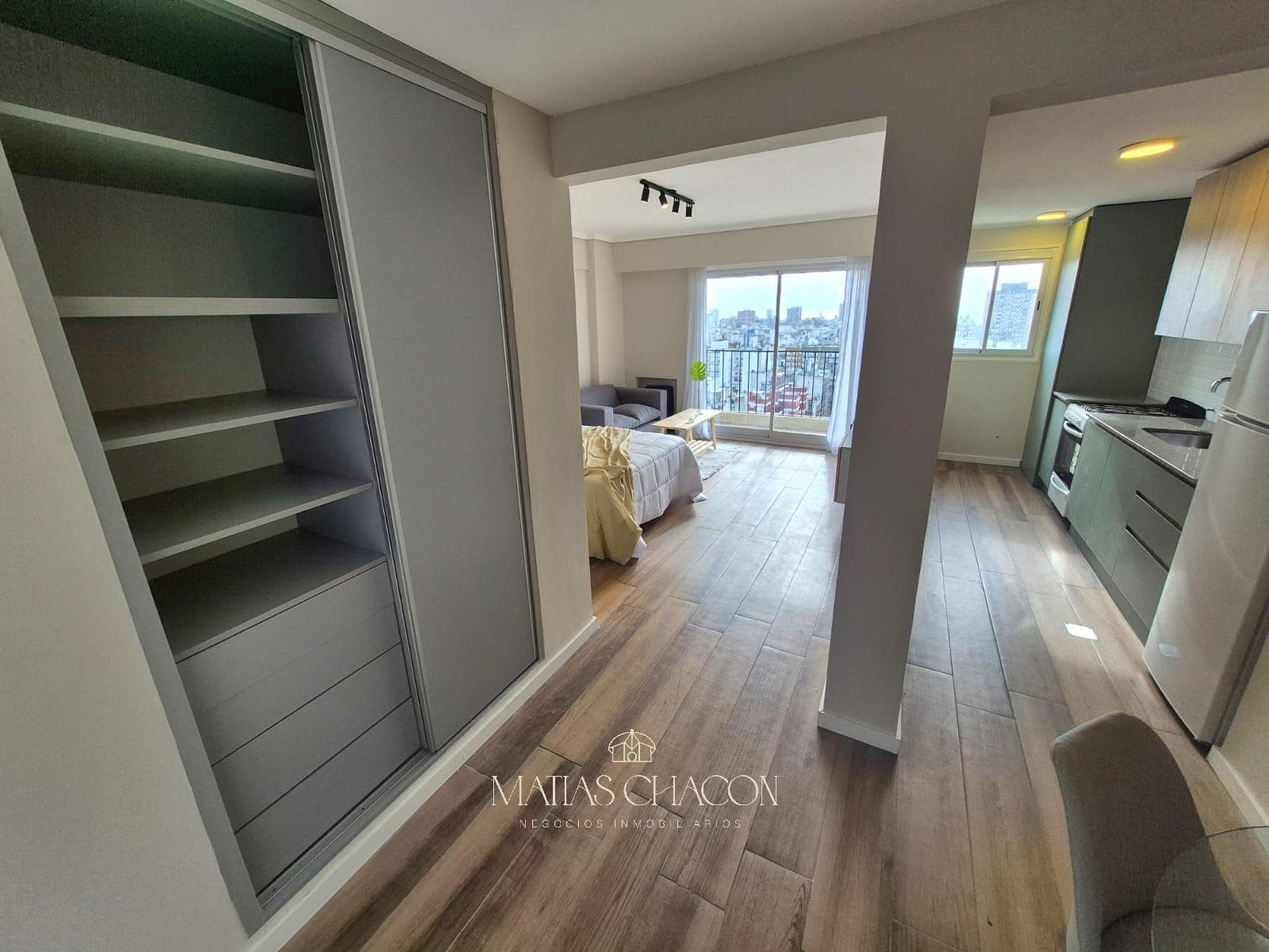 1-Bedroom Apartment Facing the Street with a Balcony and Panoramic View