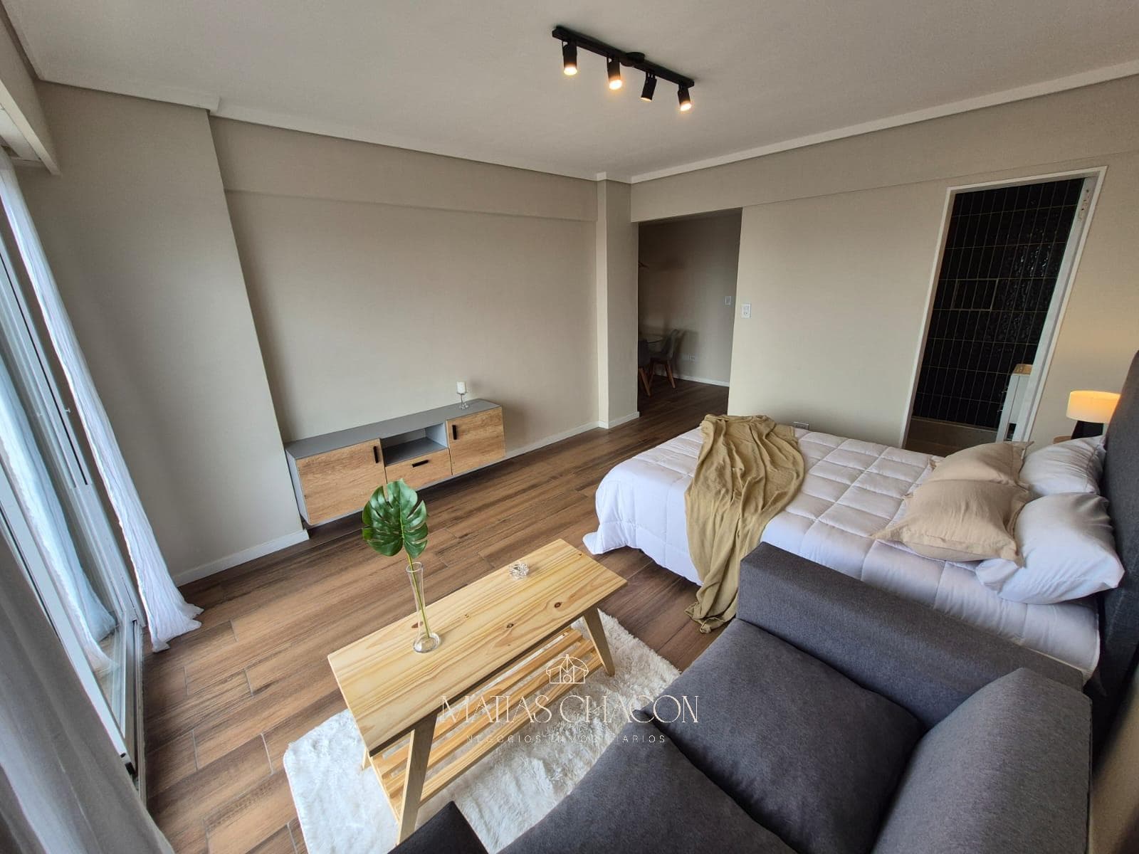 1-Bedroom Apartment Facing the Street with a Balcony and Panoramic View