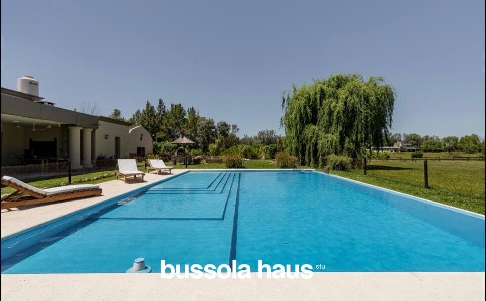 Country House in Chacras del Paraná